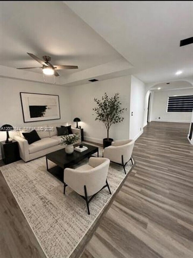 Building Photo - 1711 SW 100th Ave