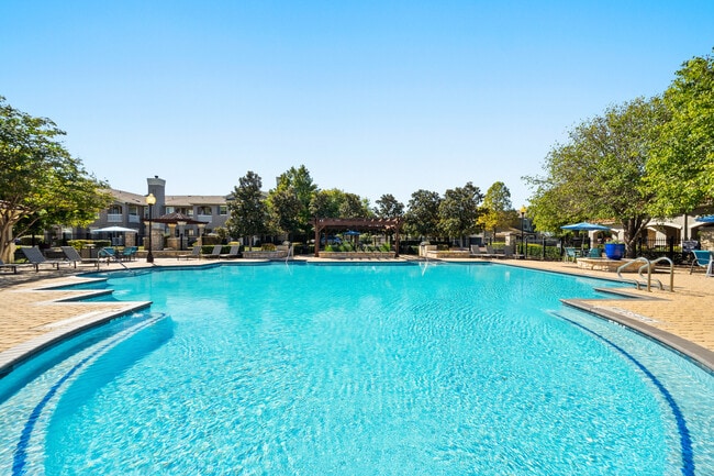 Piscina estilo resort - Bristol Heights