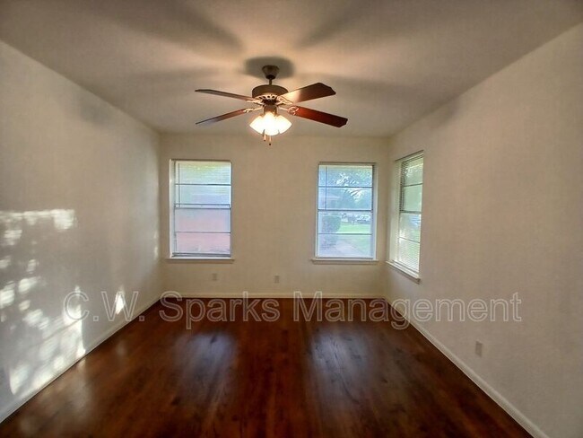 Foto del edificio - 4918 Rockport Dr