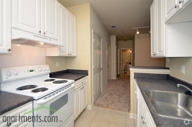 Cocina - Highland Court Senior Living Apartments