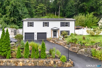 Building Photo - 108 Perry Dr