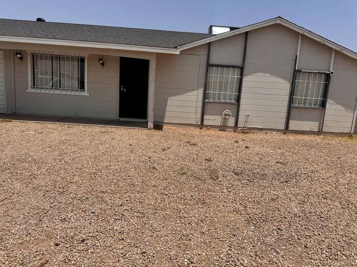 Foto del edificio - 3 bedroom 2 bath