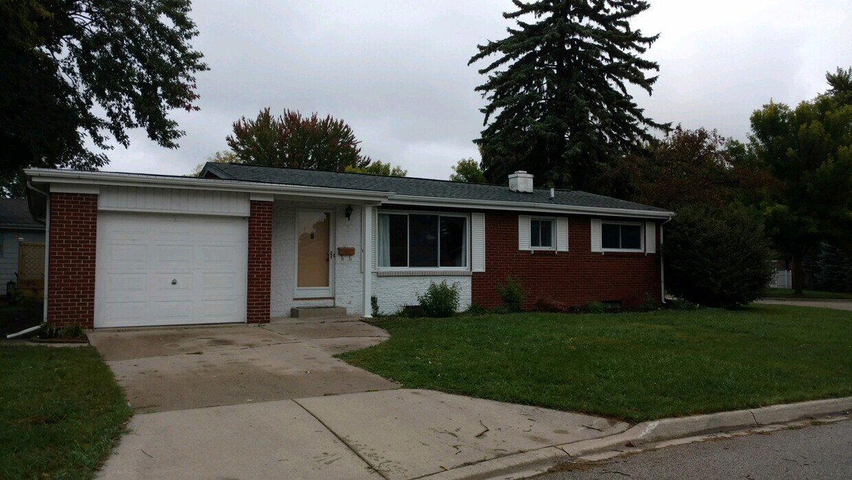 1 Ivy Ct, Essexville, MI 48732 House Rental in Essexville, MI