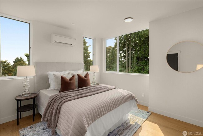 Foto del edificio - Brand new live/work unit in heart of Madrona.