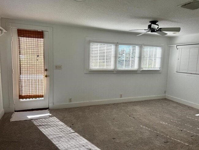 Building Photo - 910 SE 2nd St