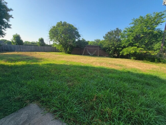 Building Photo - 7618 Clairmont Ave