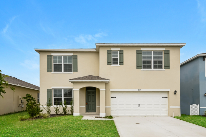 Foto principal - Spacious 5-Bedroom Home in Winter Haven, FL