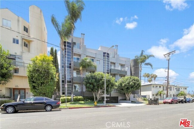 Building Photo - 4557 Haskell Ave