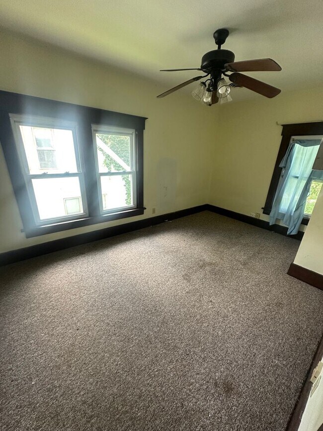 Foto del edificio - 608 W Columbia Ave