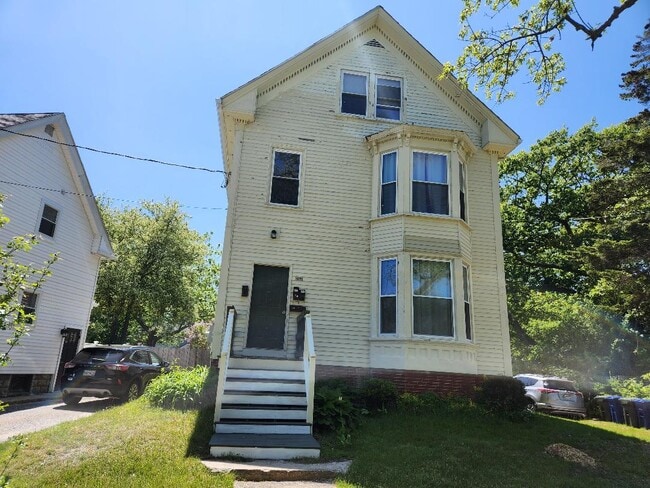 Building Photo - 261 Elm St