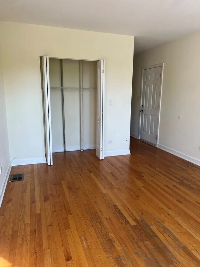 Foto del edificio - 3339 N Lamon Ave