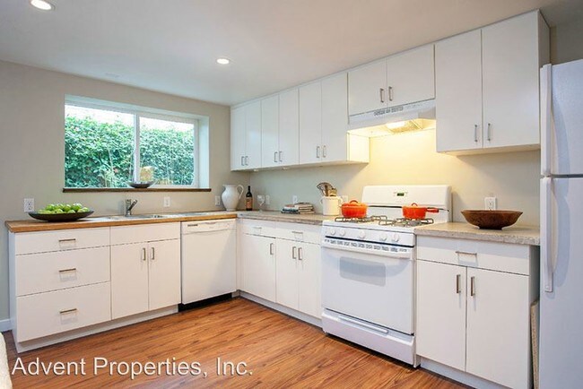 Building Photo - 2 br, 1 bath Apartment - 690 61st Street