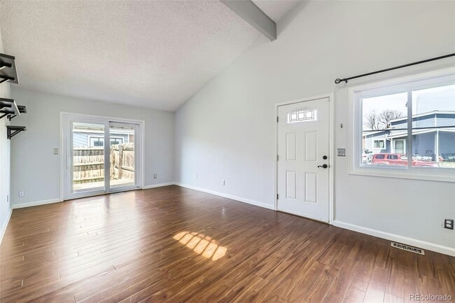 Foto del edificio - 608 Pheasant View Dr
