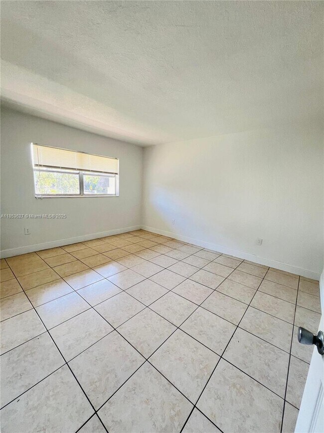 Foto del edificio - 8601 SW 94th St