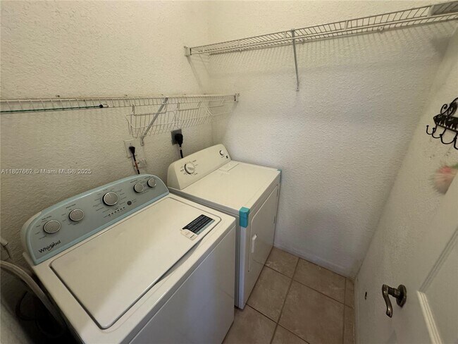 Foto del edificio - 12701 SW 49th Ct