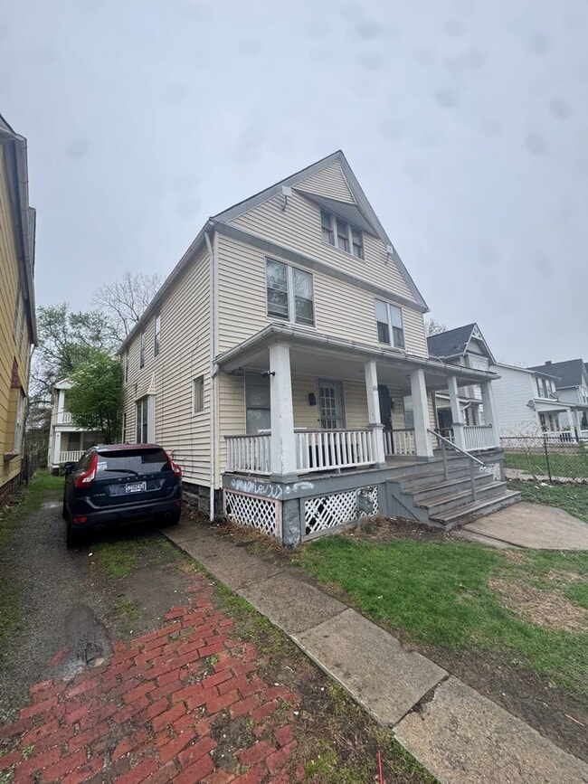 Building Photo - 632 E 101st St