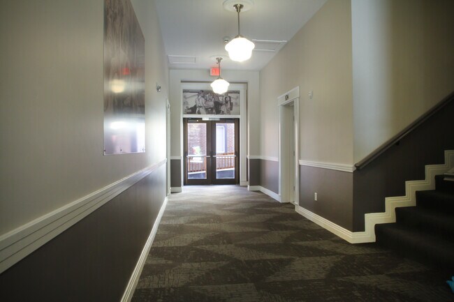 Foto del edificio - 218 E 7th St