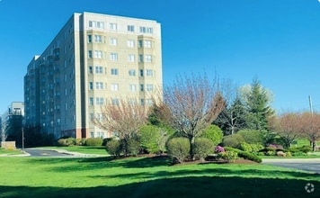 Building Photo - 1 Cityview Ln