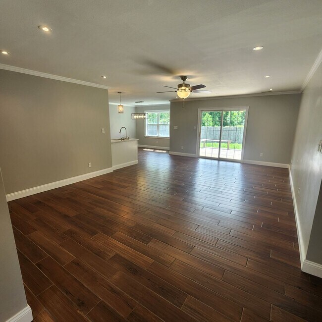 Foto del edificio - 115 Blue Bird Ln