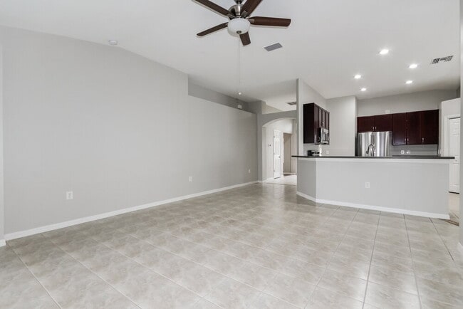 Foto del edificio - 423 Fern Gulley Dr