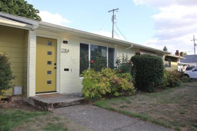 Building Photo - 2354 SE 48th Av