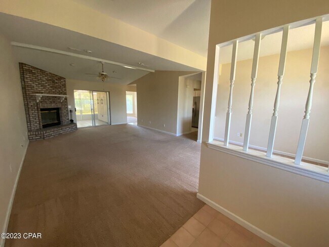 Building Photo - 6915 Ross Dr