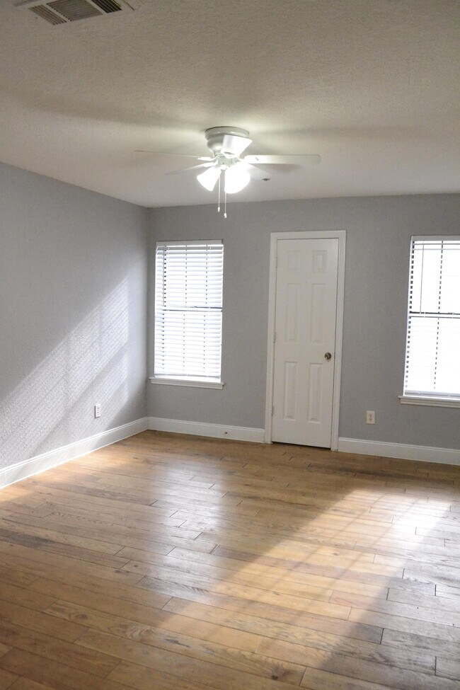 Foto del edificio - 2352 Little Pocket Rd