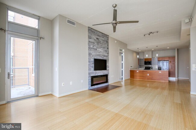 Foto del edificio - 12025 New Dominion Pkwy