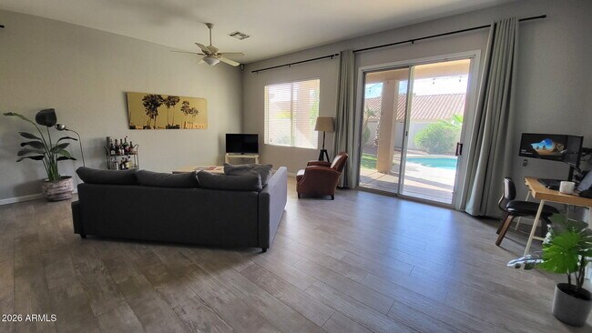 Foto del edificio - 453 W Larona Ln