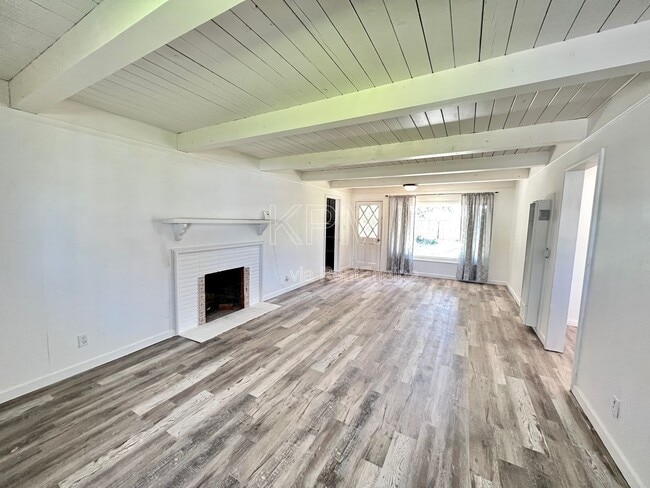 Foto del edificio - 1932 Rutledge Way