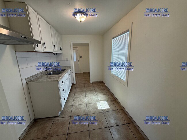 Foto del edificio - 7663 Elm St