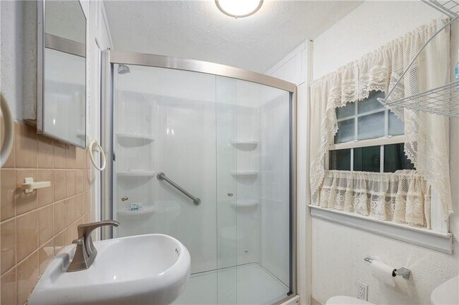 Foto del edificio - 64 Carpenter Rd