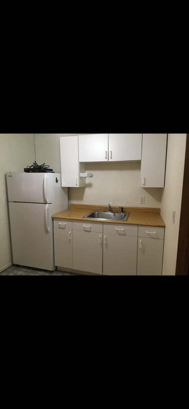 Foto del edificio - 136 Maple Ave