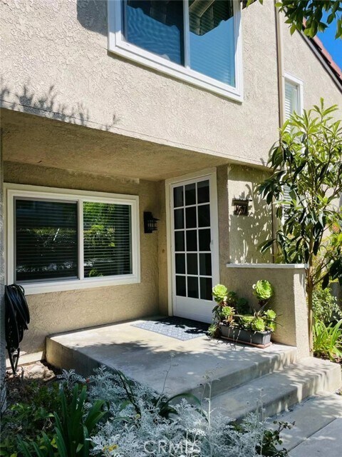 Building Photo - 267 Stanford Ct