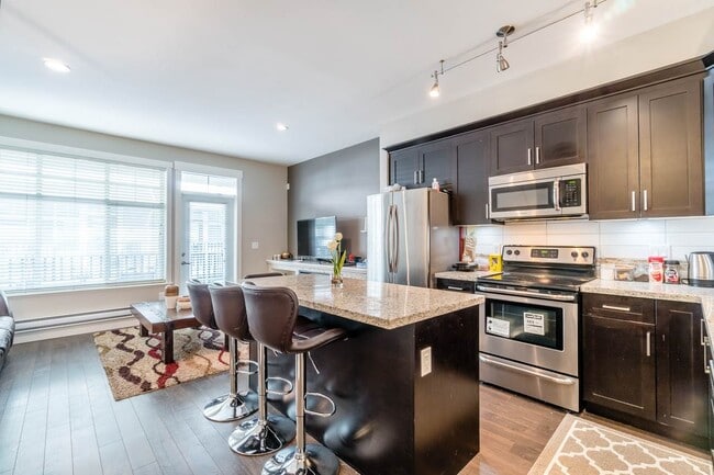 Building Photo - 19525-19573 73 Ave