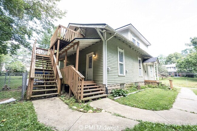 Building Photo - 395 E Main St