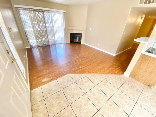 Building Photo - 1ST FLOOR CONDO UNIT 3 BEDROOM / 2.5 BATHROOMS LOCATED IN A GATED COMMUNITY!