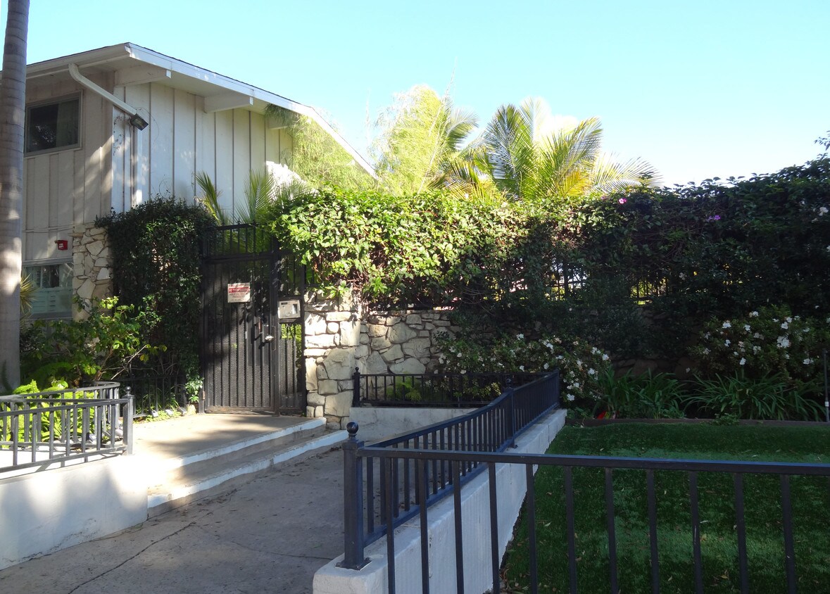 Primary Photo - 4040 Grand View Blvd