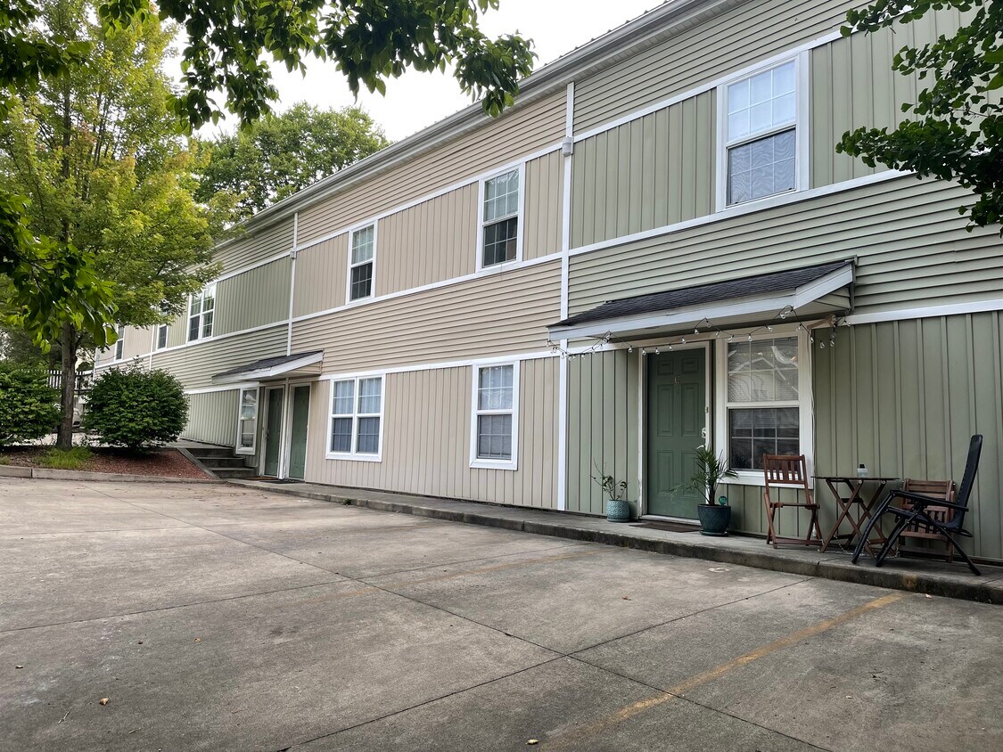 Front of 197 W. State - 197 W State St