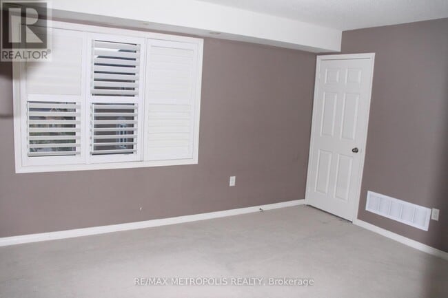 Building Photo - 2127 Bur Oak Ave
