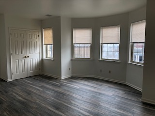 Foto del edificio - 335 E Main St