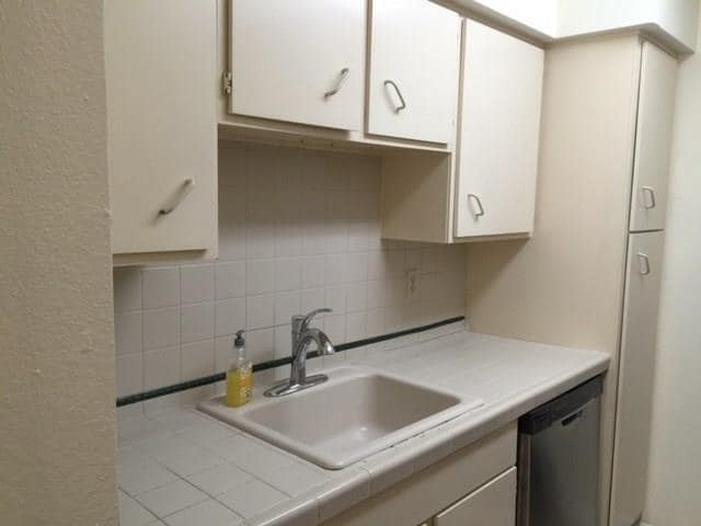 Building Photo - 8525 Hearth Dr