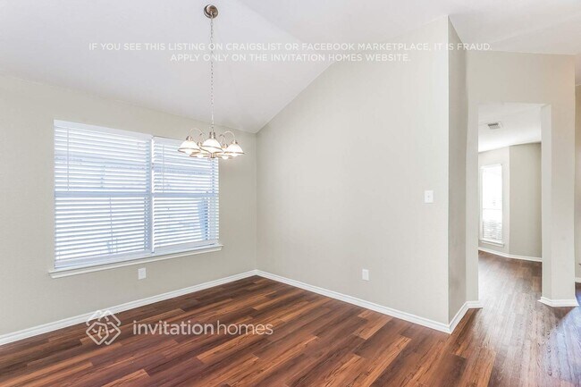 Foto del edificio - 8175 Spruce Valley Dr