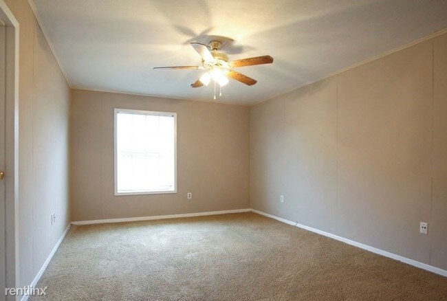Building Photo - 220 Edgewood Terrace Dr