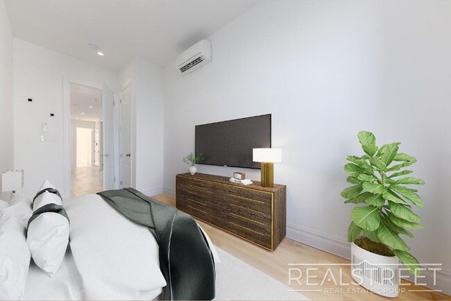 Foto del edificio - NO FEE! NEW 3 BED floor-thru in Bed Stuy B...