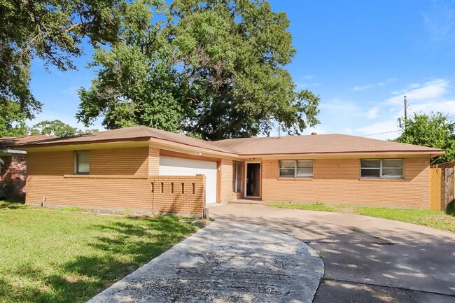 Building Photo - 914 Mosher Ln