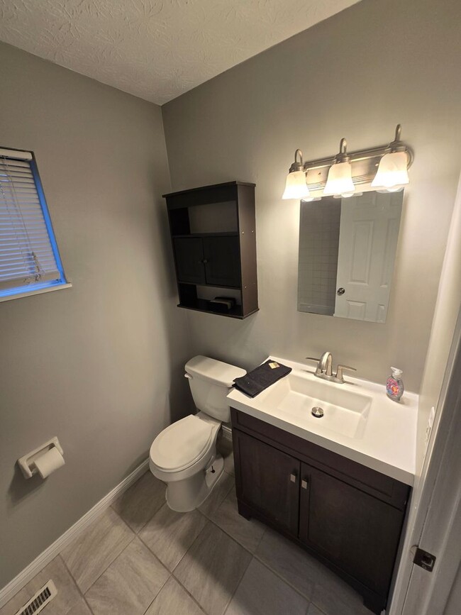 Foto del edificio - 4 Bedroom Single Family Home