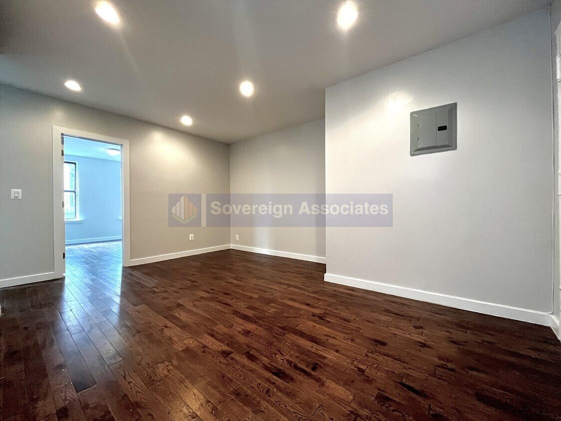 14 Thayer Street Room for Rent in New York, NY