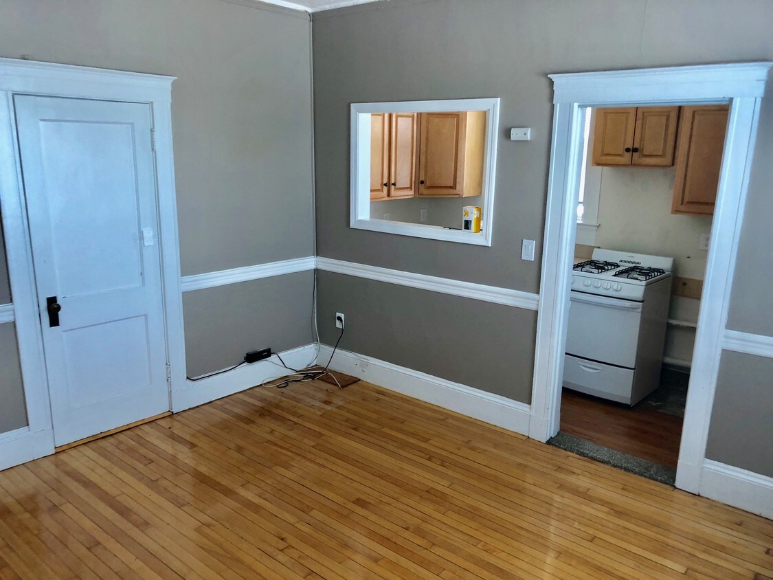 Foto principal - 562 Washington St