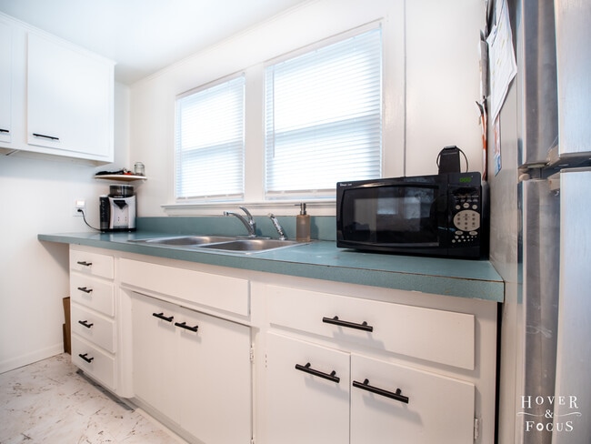 Building Photo - 1511 N Green St